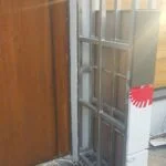 Ограда от метал и дърво