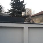 Ограда от метал и дърво