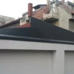 Ограда от метал и дърво