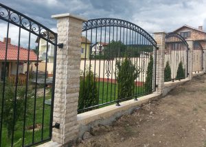 Ограда, портална и пешеходна врата – с.Белопоци